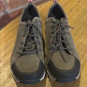 Clarks Wave Go Sneakers Womens Sz 8 Comfort Walking Shoes Lace Up